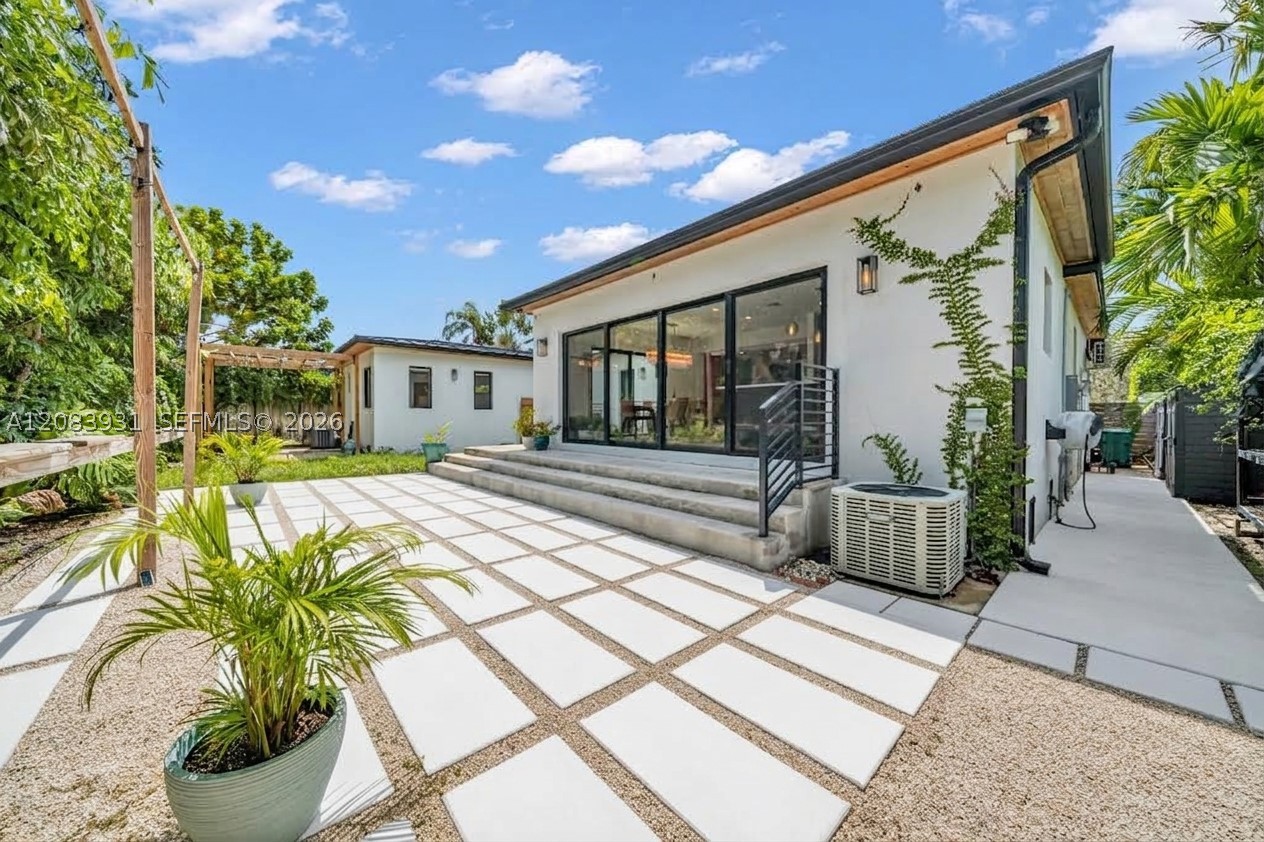 3261 SW 16th Ln, Miami FL 33145