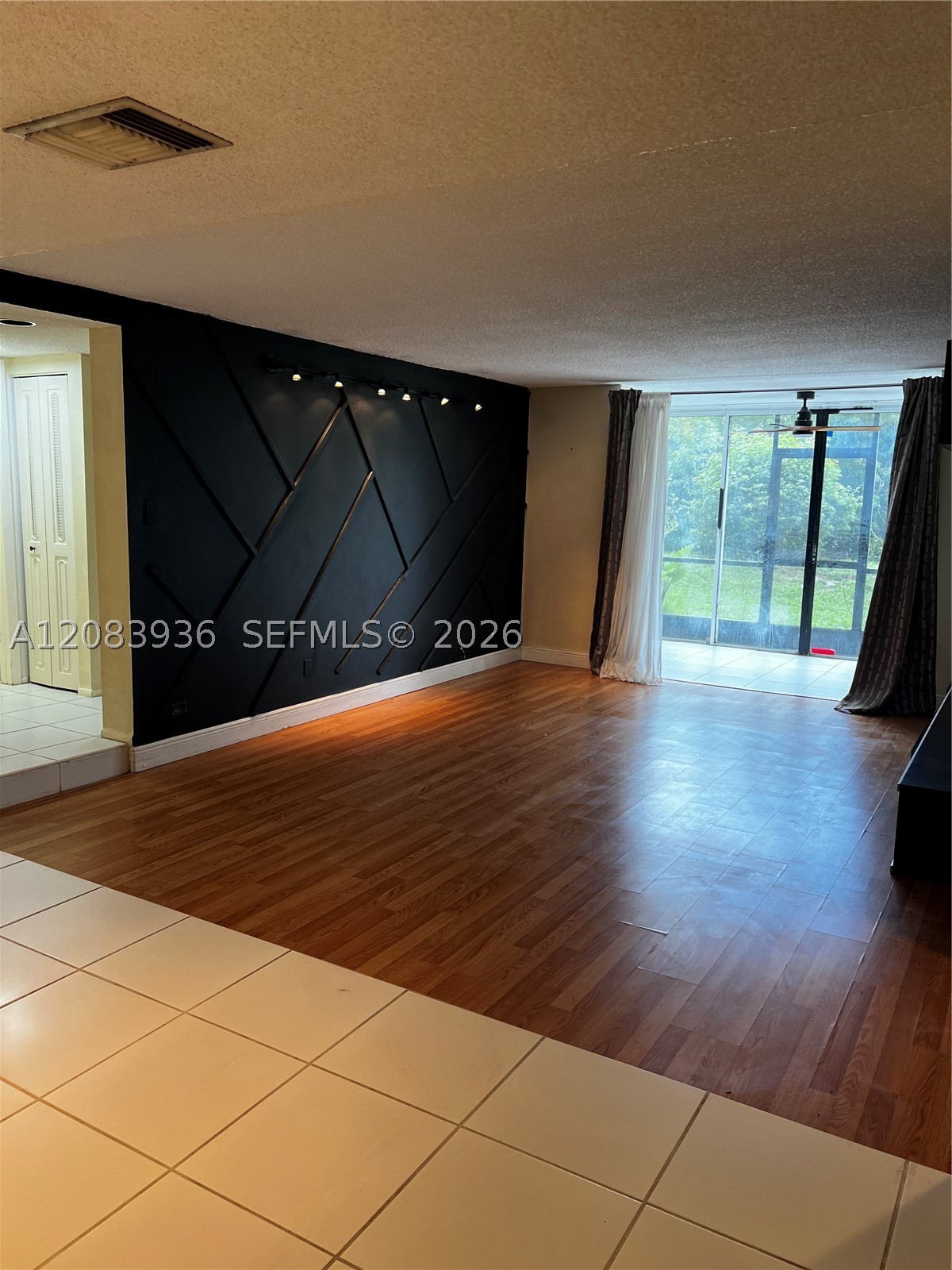 3720 Inverrary Dr #1W, Lauderhill FL 33319