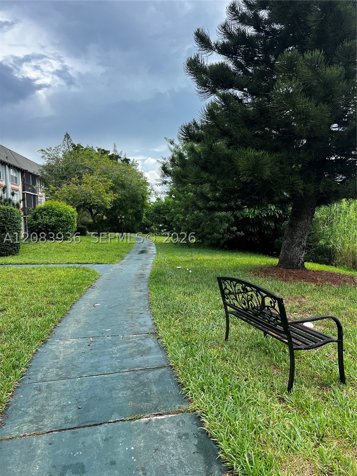 3720 Inverrary Dr #1W, Lauderhill FL 33319