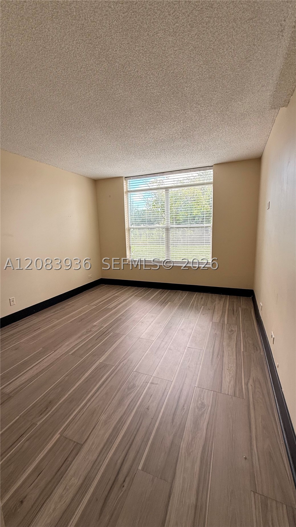 3720 Inverrary Dr #1W, Lauderhill FL 33319