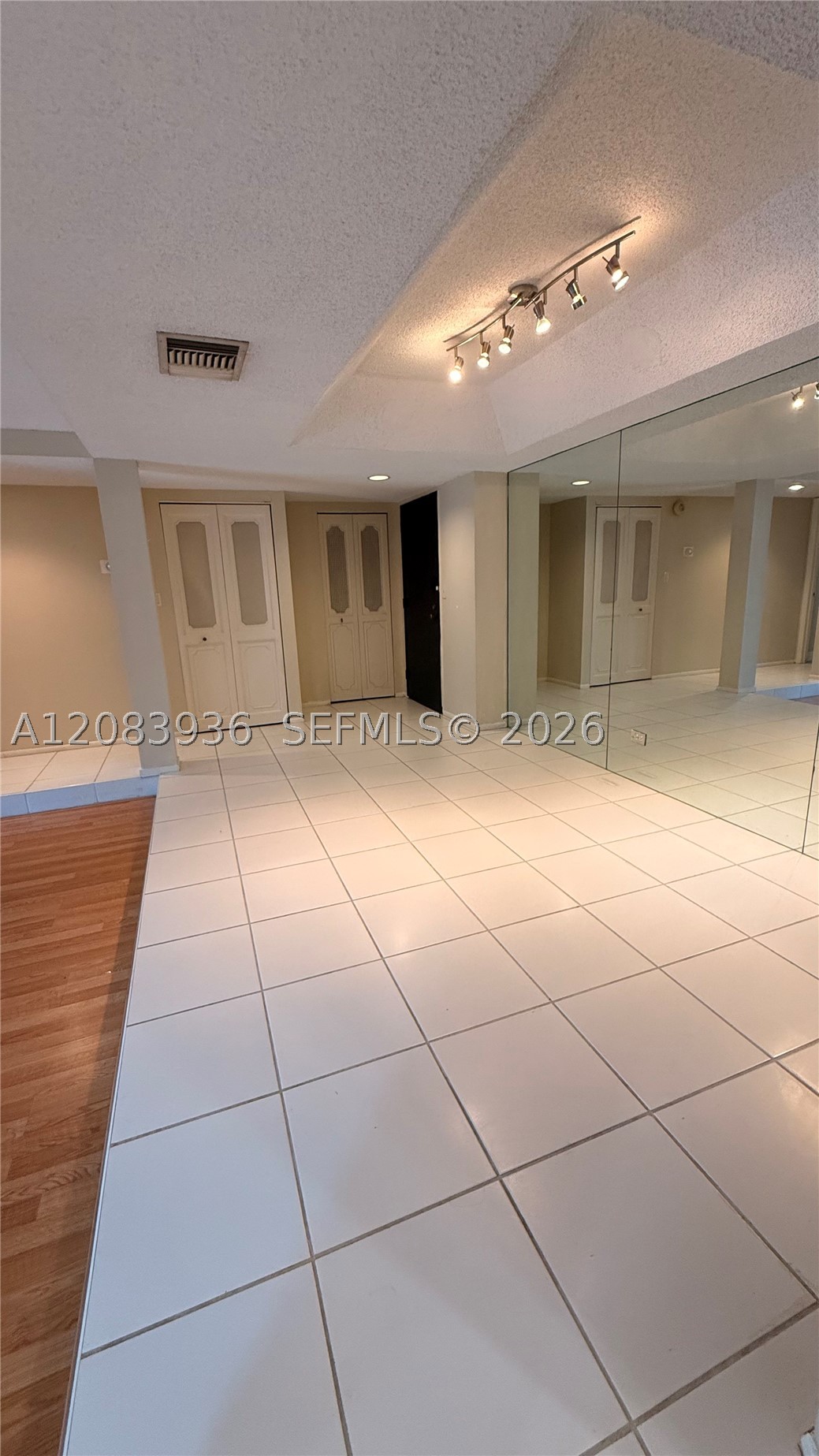 3720 Inverrary Dr #1W, Lauderhill FL 33319
