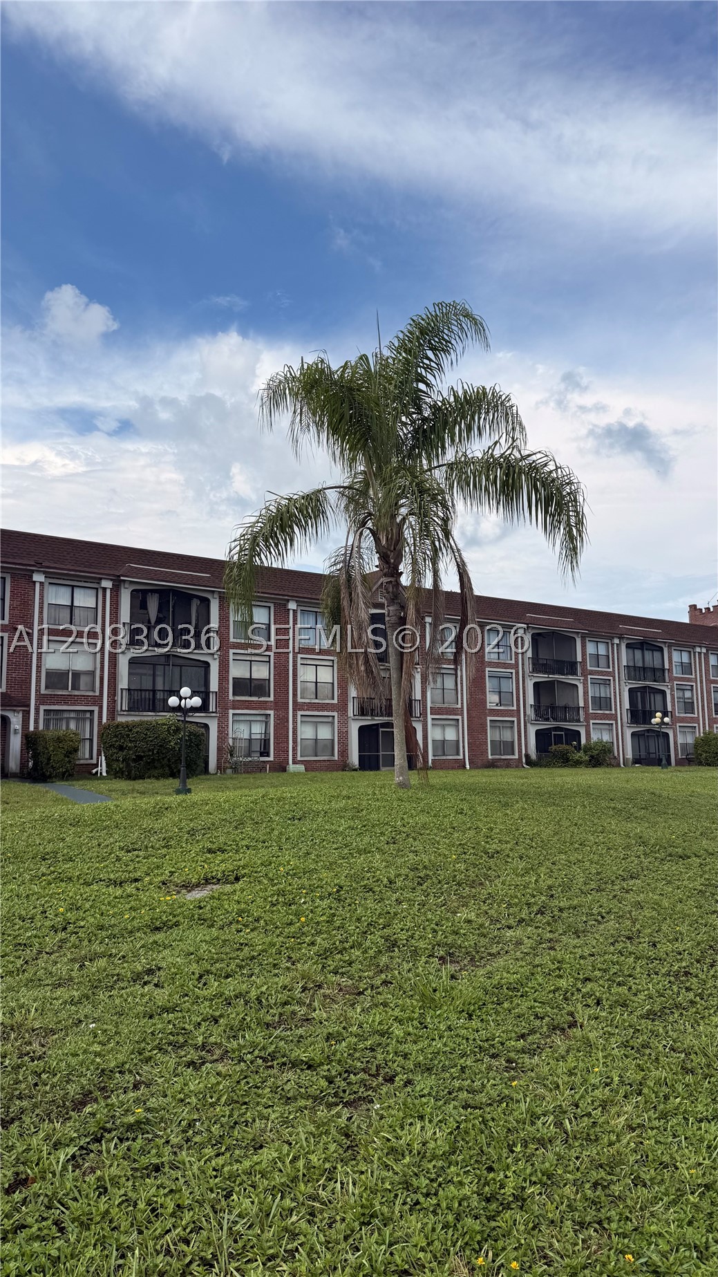 3720 Inverrary Dr #1W, Lauderhill FL 33319