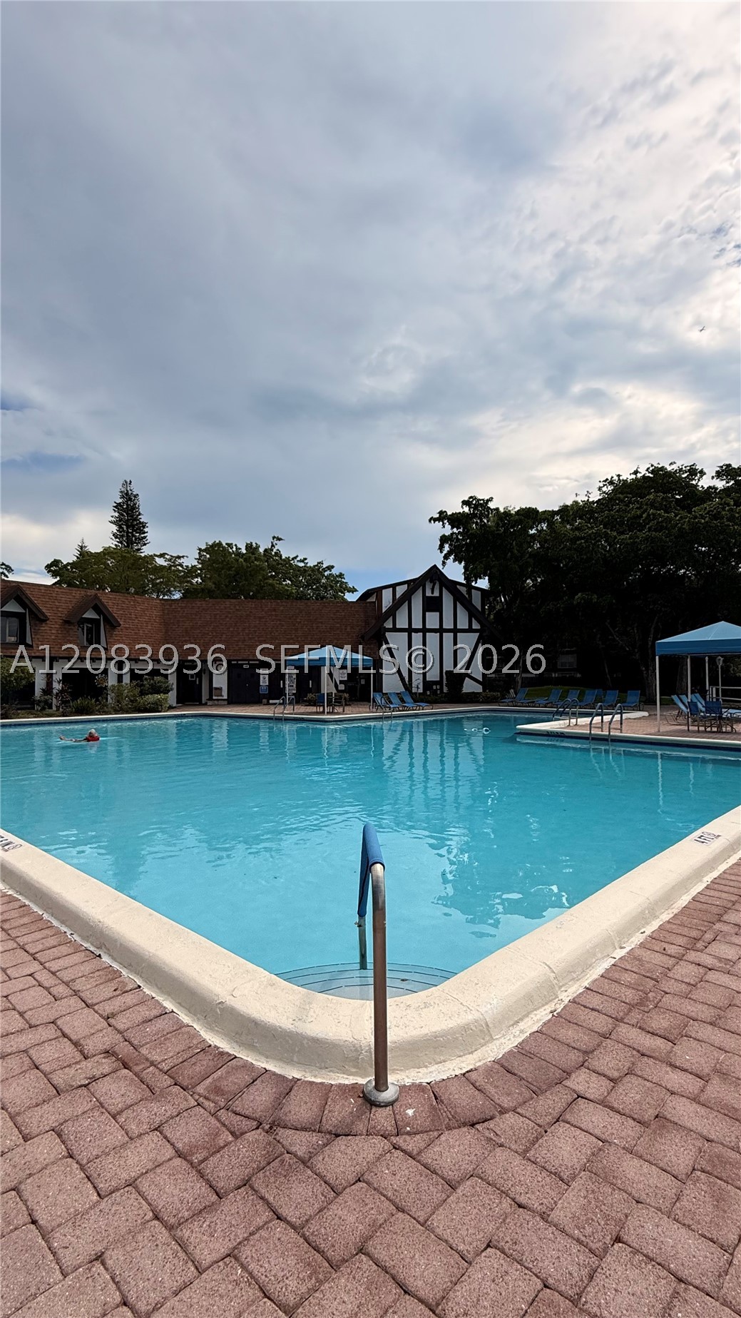 3720 Inverrary Dr #1W, Lauderhill FL 33319