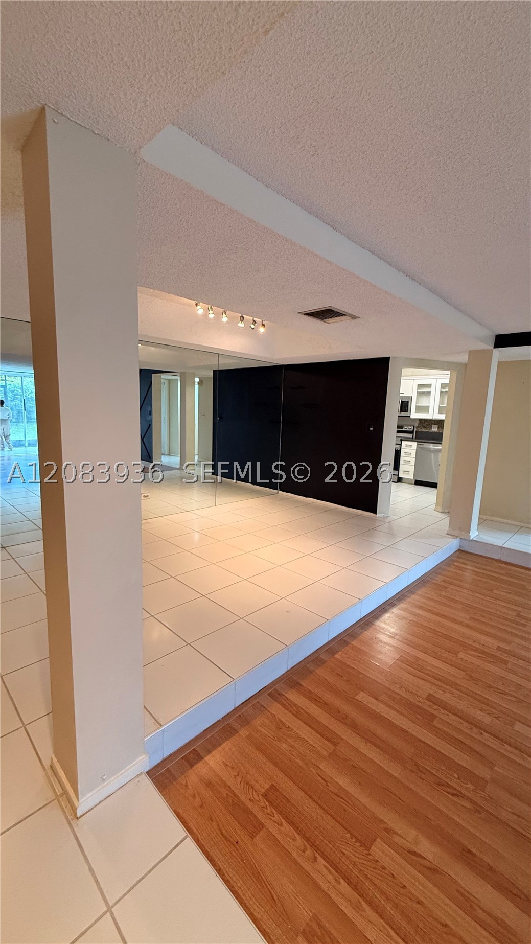 3720 Inverrary Dr #1W, Lauderhill FL 33319