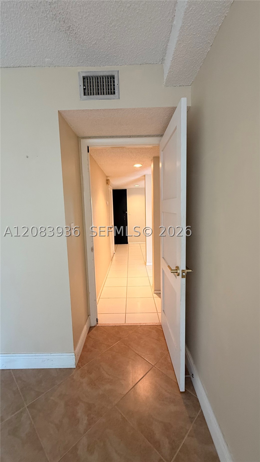 3720 Inverrary Dr #1W, Lauderhill FL 33319
