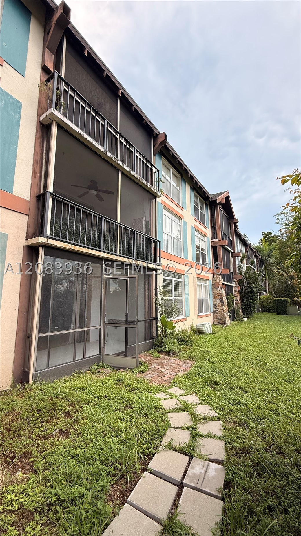 3720 Inverrary Dr #1W, Lauderhill FL 33319
