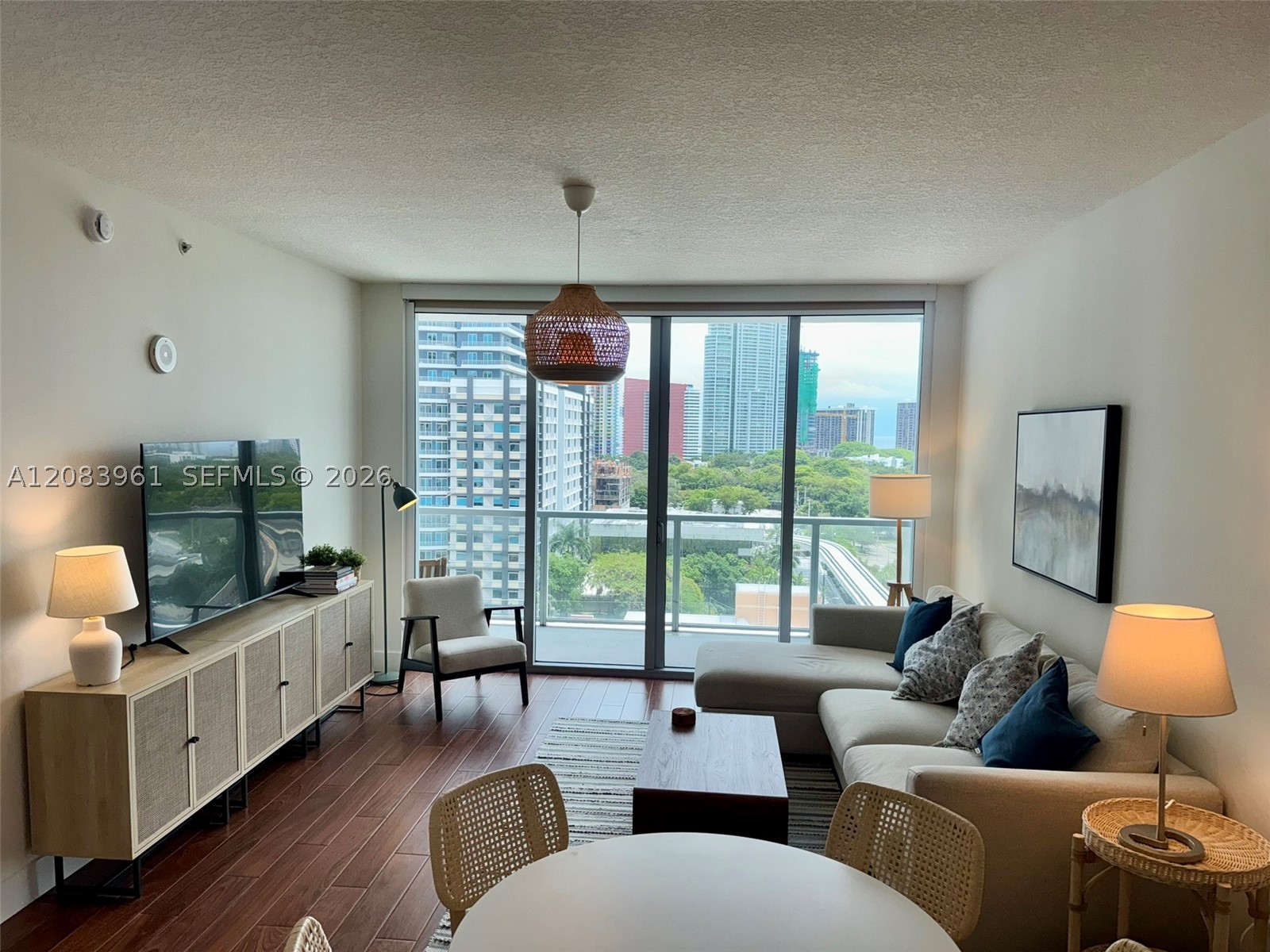 79 SW 12th St #1502, Miami FL 33130