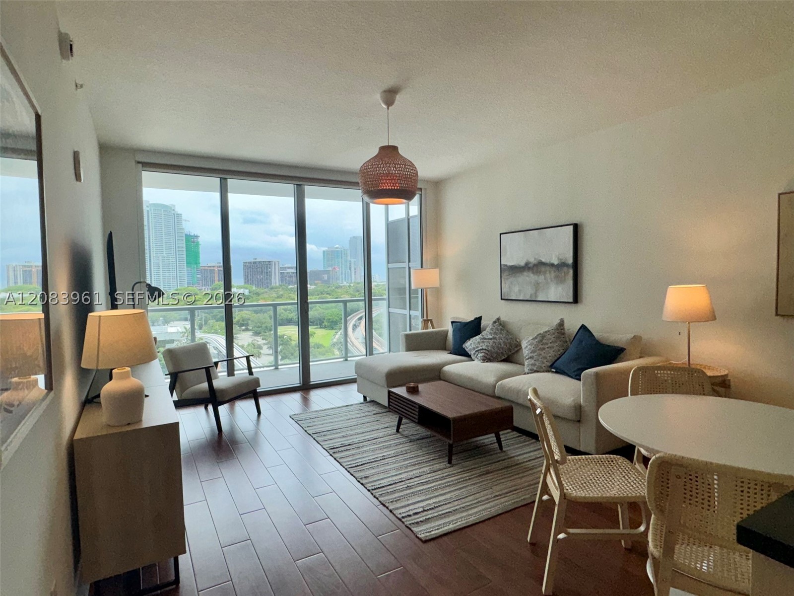 79 SW 12th St #1502, Miami FL 33130
