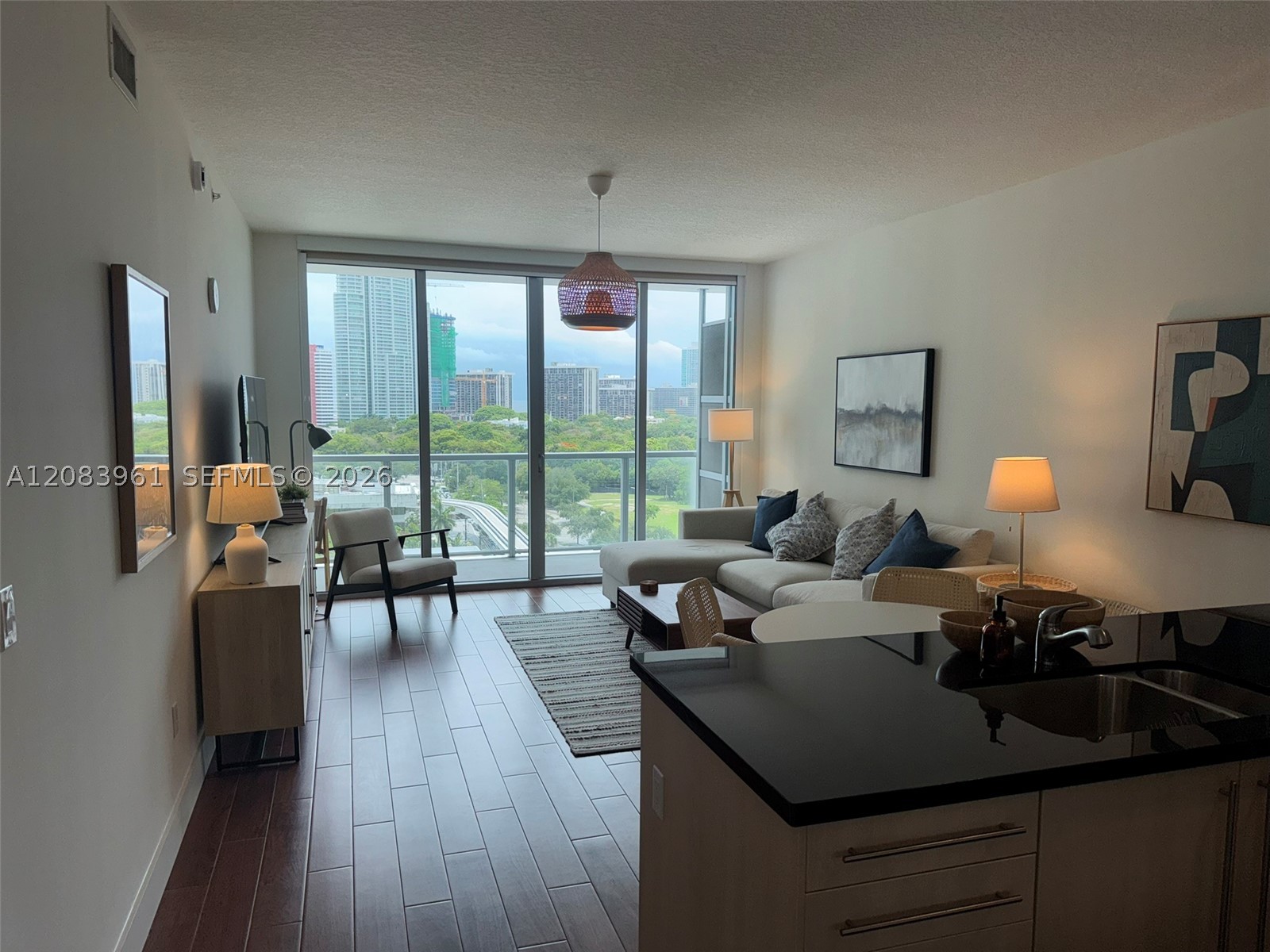 79 SW 12th St #1502, Miami FL 33130