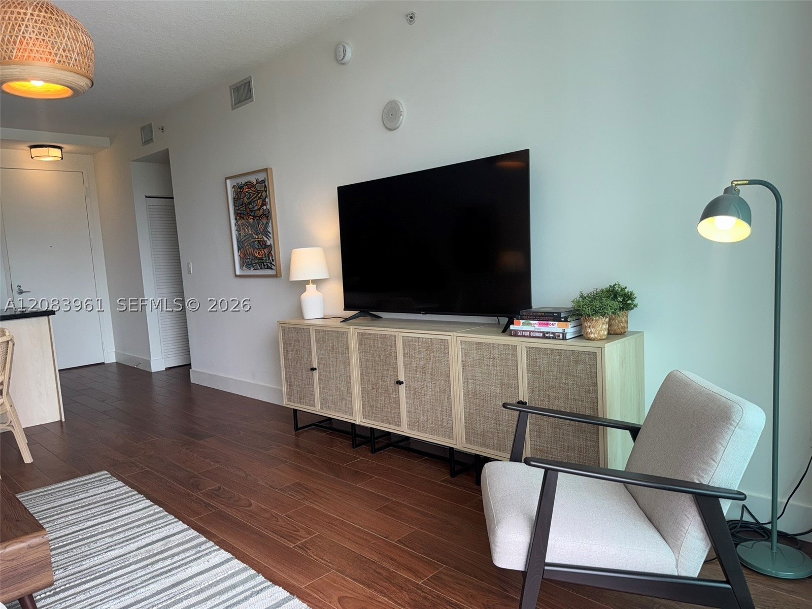 79 SW 12th St #1502, Miami FL 33130