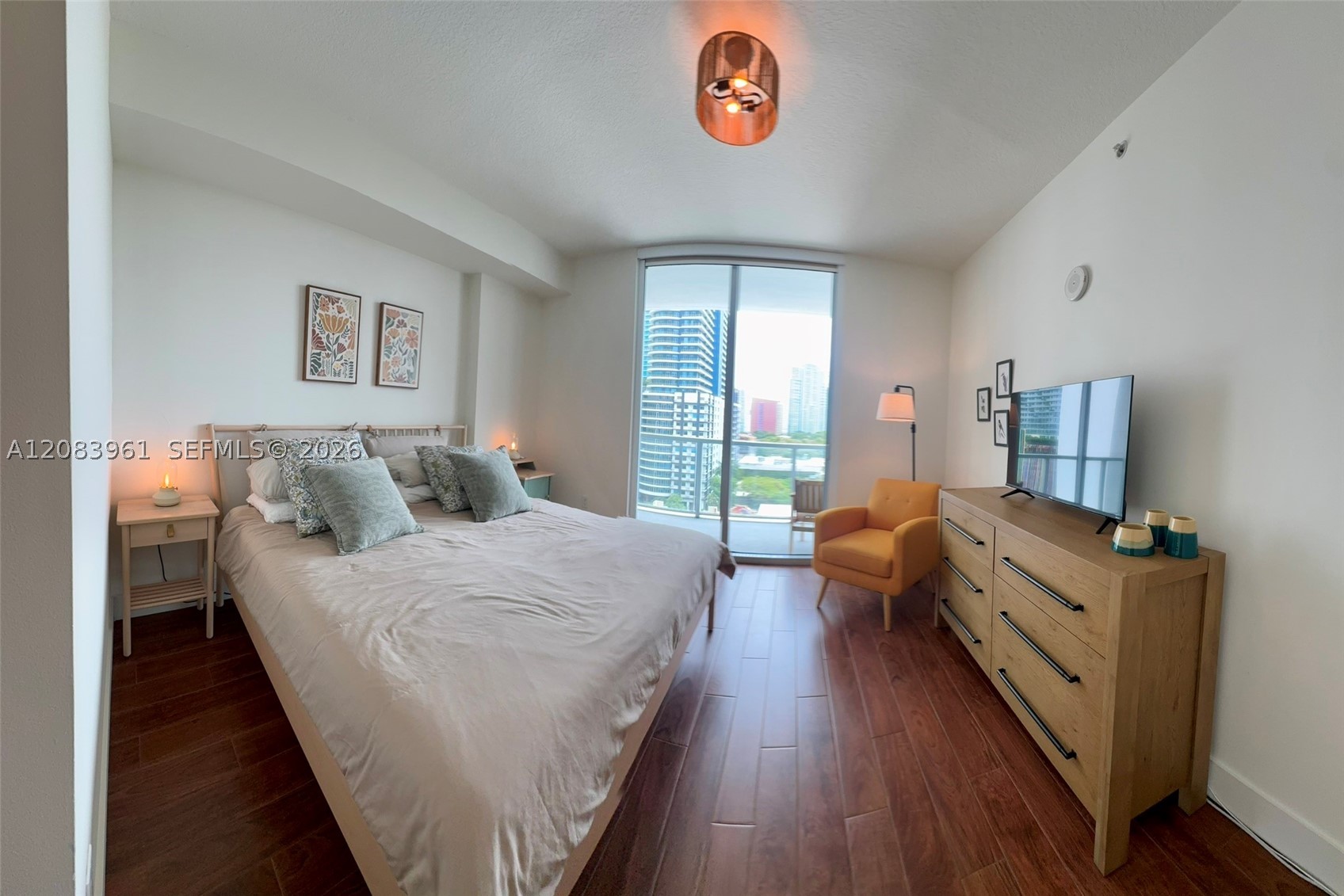 79 SW 12th St #1502, Miami FL 33130