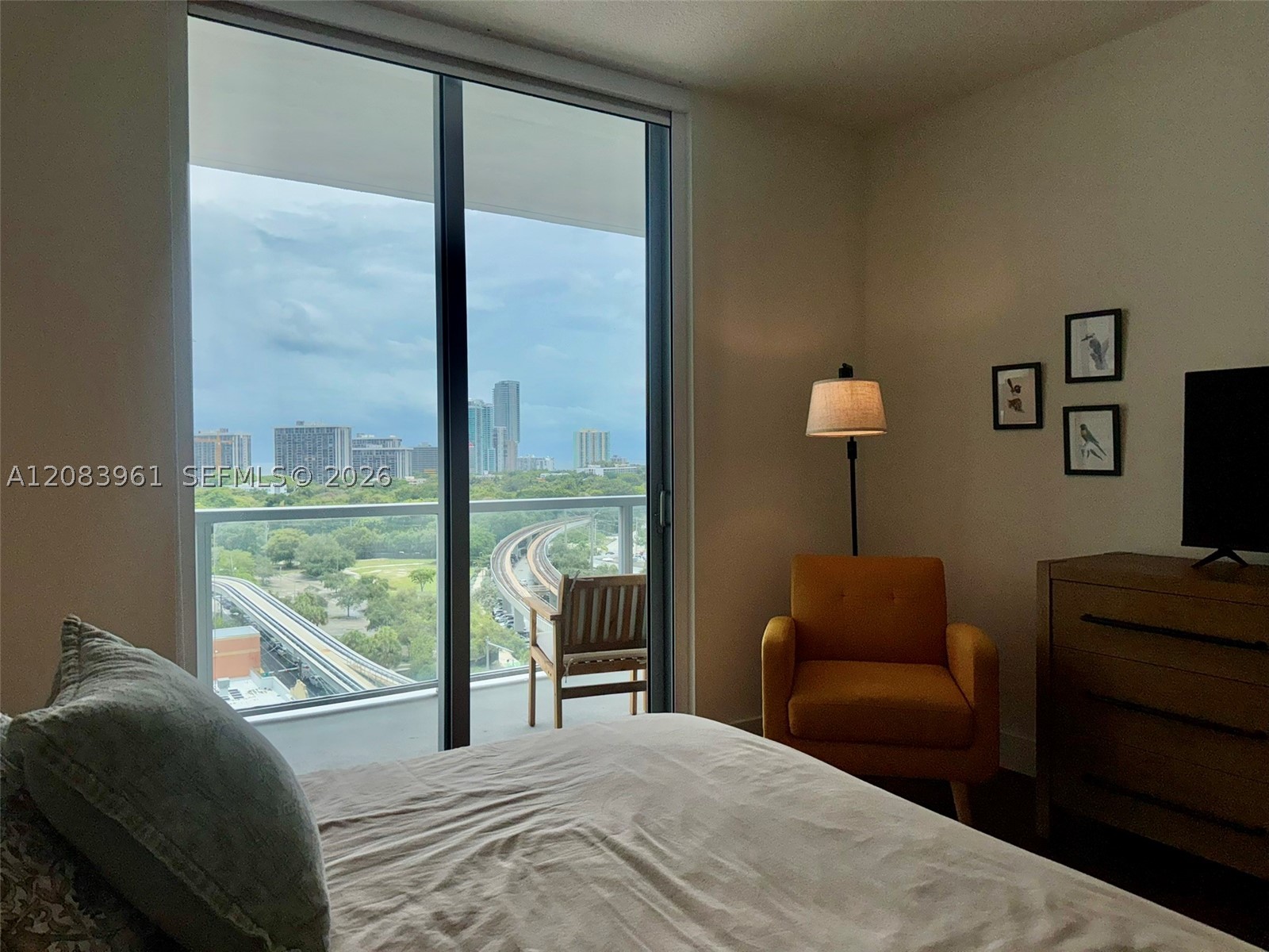 79 SW 12th St #1502, Miami FL 33130