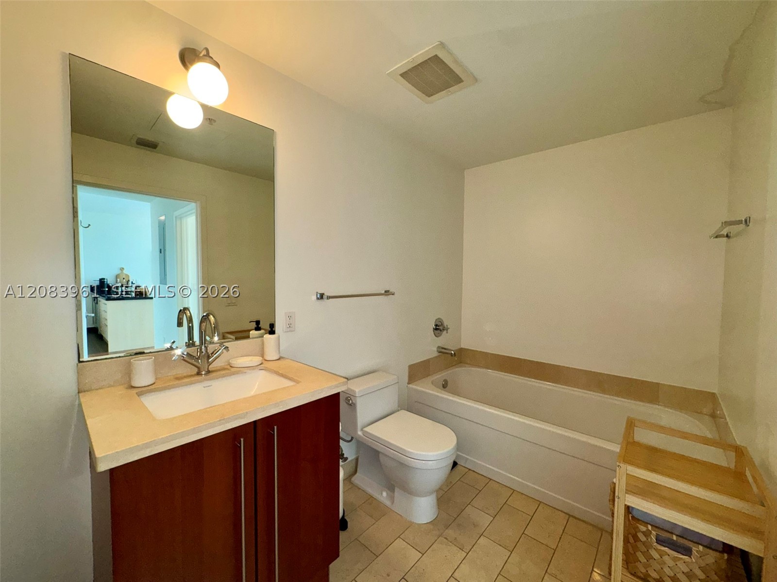 79 SW 12th St #1502, Miami FL 33130