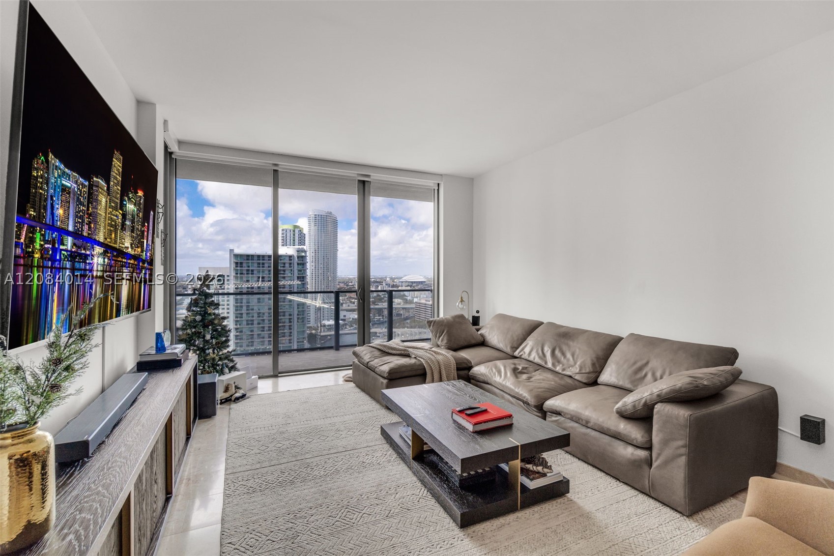 68 SE 6th St #2406, Miami FL 33131