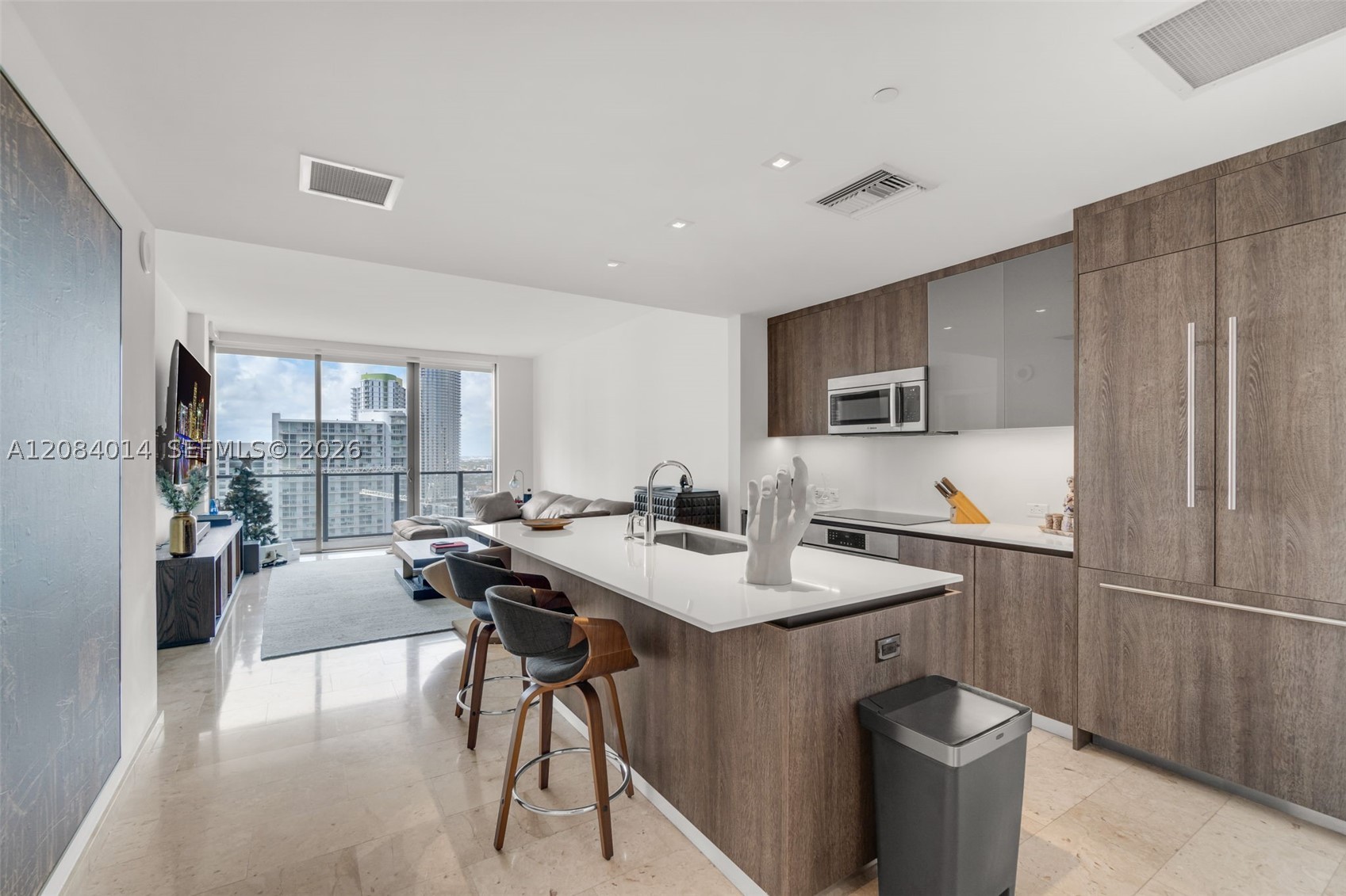 68 SE 6th St #2406, Miami FL 33131