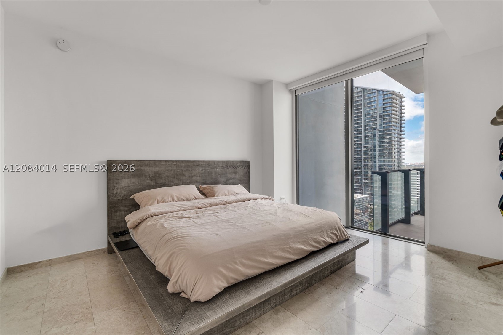 68 SE 6th St #2406, Miami FL 33131