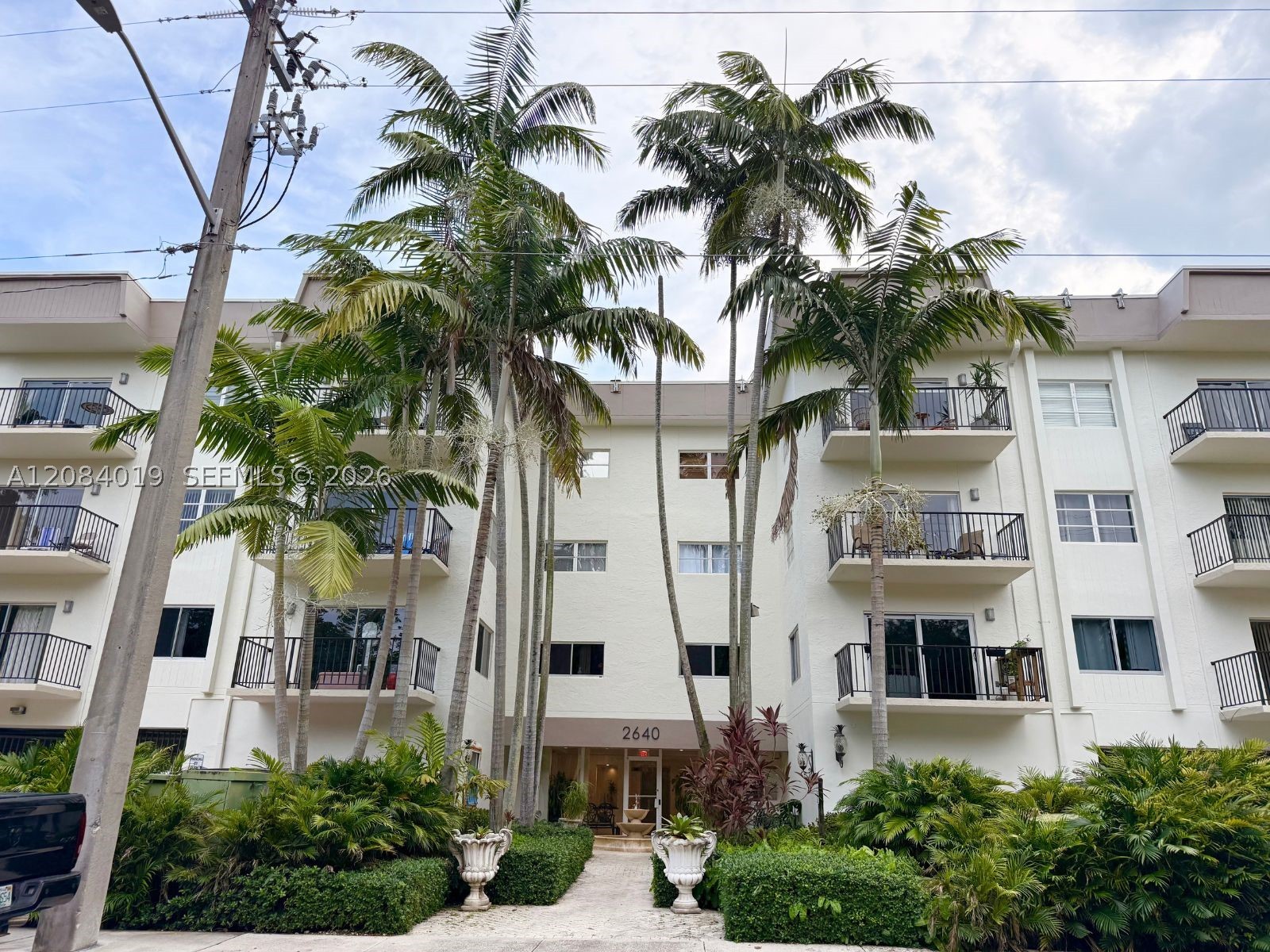 North Miami FL 33181 - A12084019