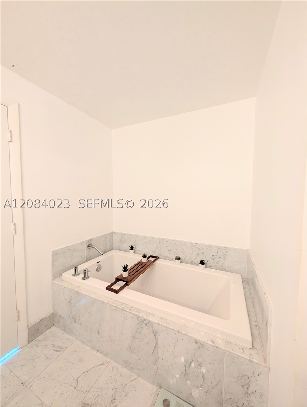 253 NE 2nd ST #3008, Miami FL 33132