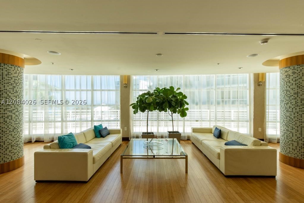 253 NE 2nd St #416, Miami FL 33132