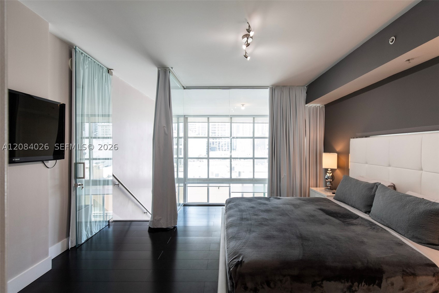 253 NE 2nd St #416, Miami FL 33132