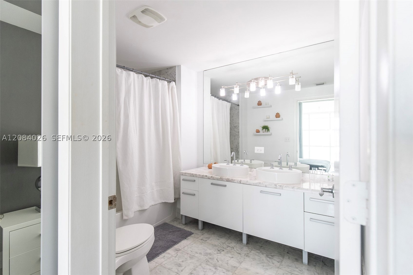 253 NE 2nd St #416, Miami FL 33132