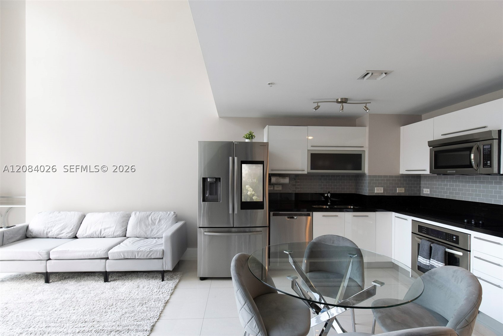253 NE 2nd St #416, Miami FL 33132