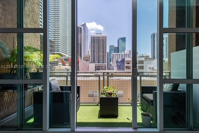 253 NE 2nd St #416, Miami FL 33132