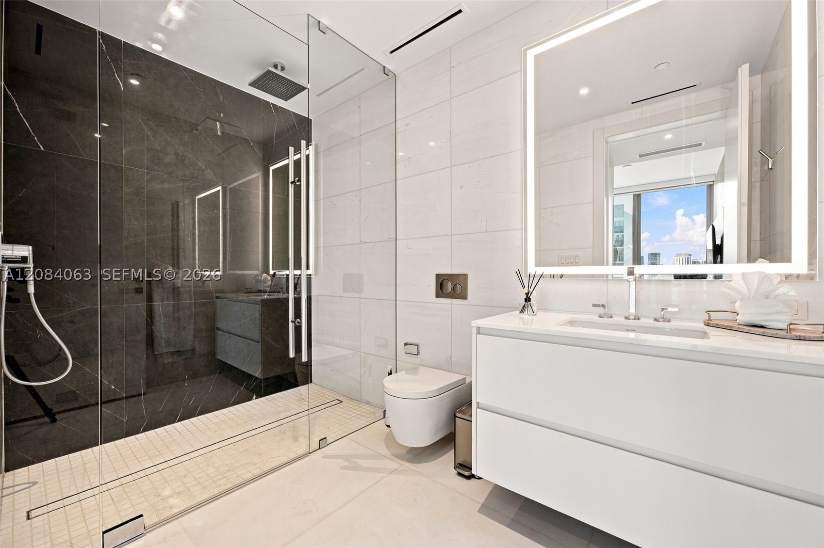 300 Biscayne Blvd Way #3908, Miami FL 33131