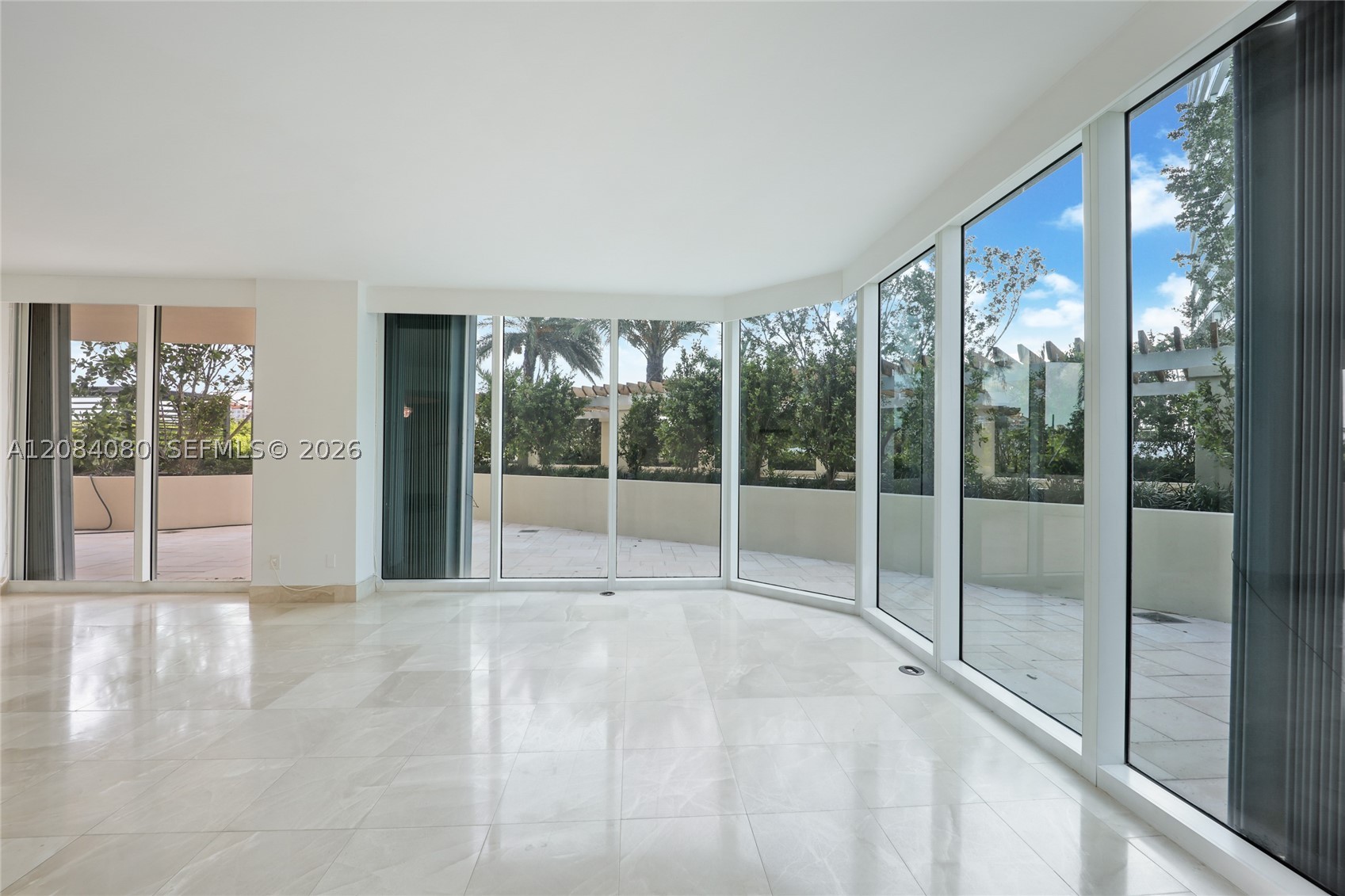 300 S Pointe Dr #303, Miami Beach FL 33139