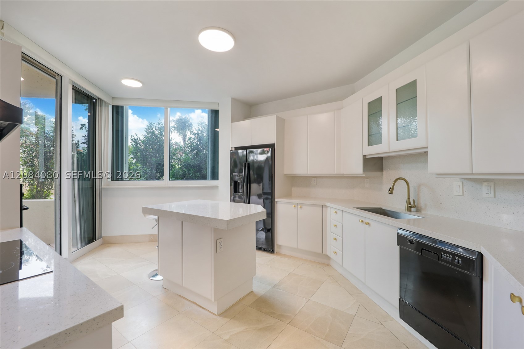 300 S Pointe Dr #303, Miami Beach FL 33139