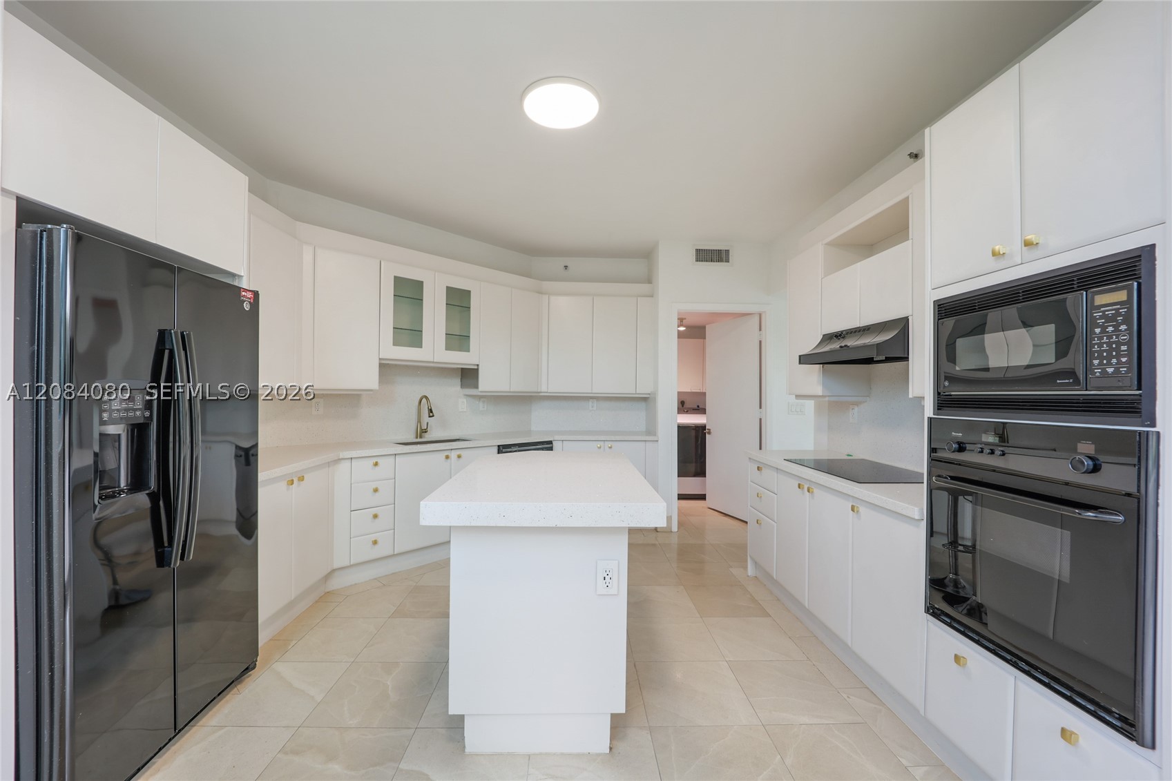300 S Pointe Dr #303, Miami Beach FL 33139