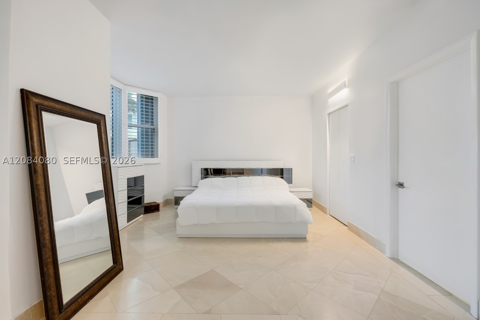 300 S Pointe Dr #303, Miami Beach FL 33139