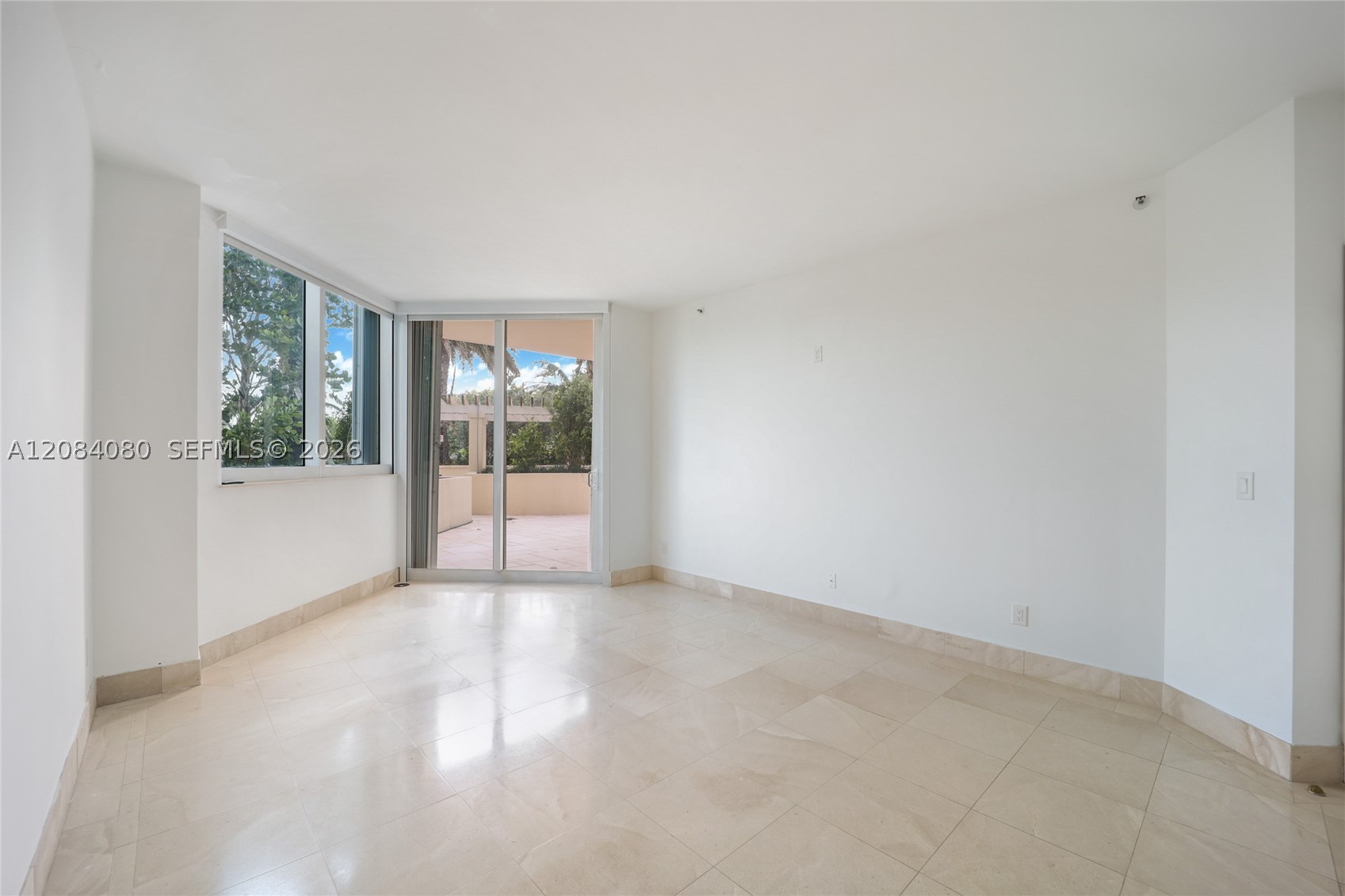 300 S Pointe Dr #303, Miami Beach FL 33139