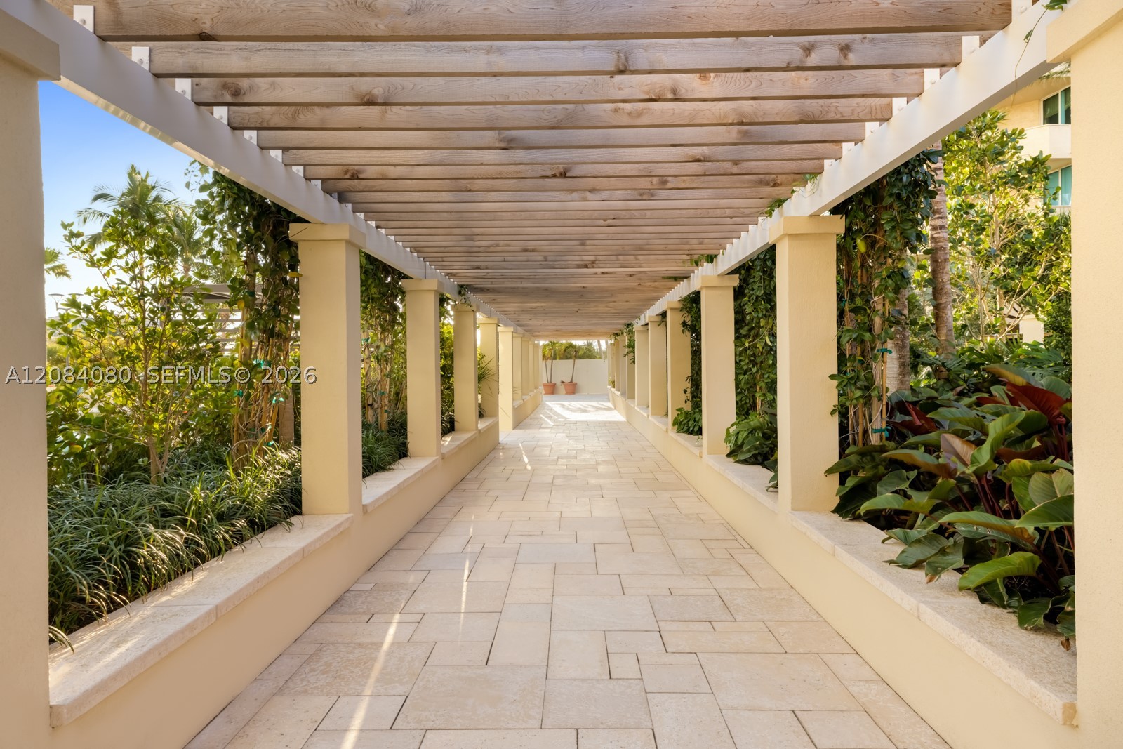 300 S Pointe Dr #303, Miami Beach FL 33139