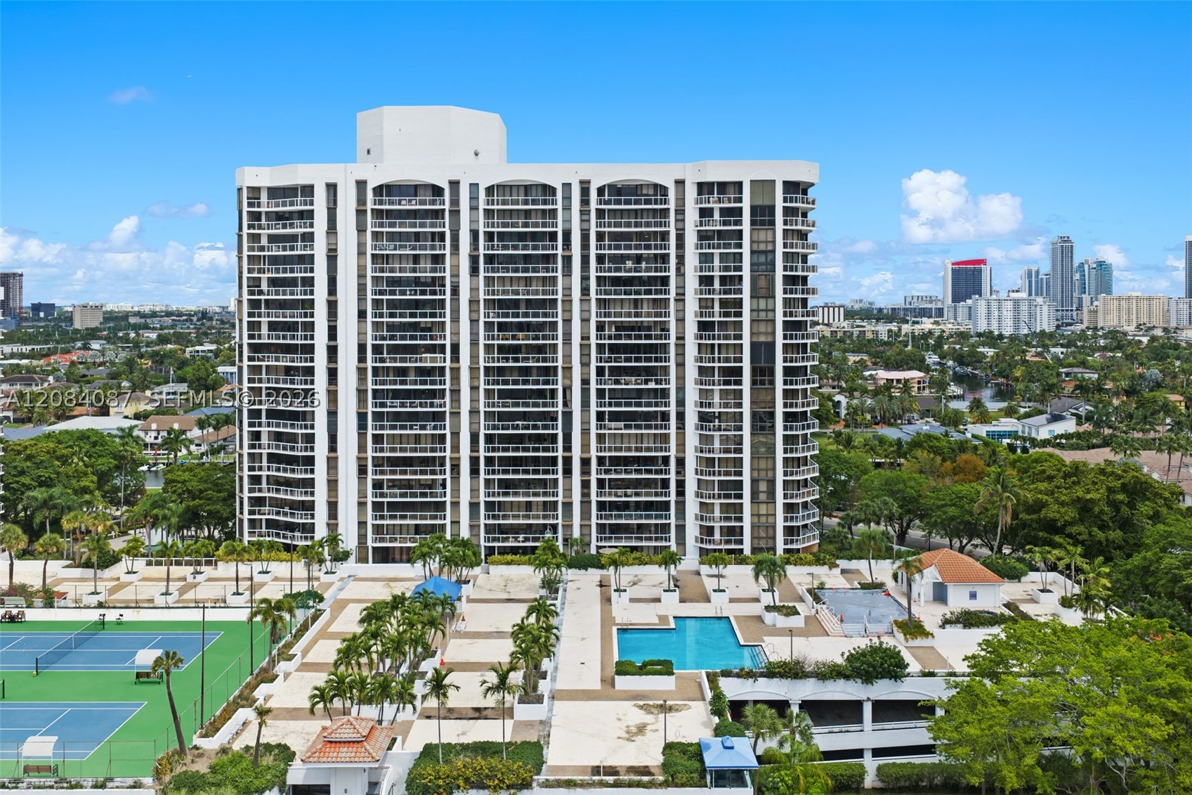 3640 Yacht Club #1807, Aventura FL 33180