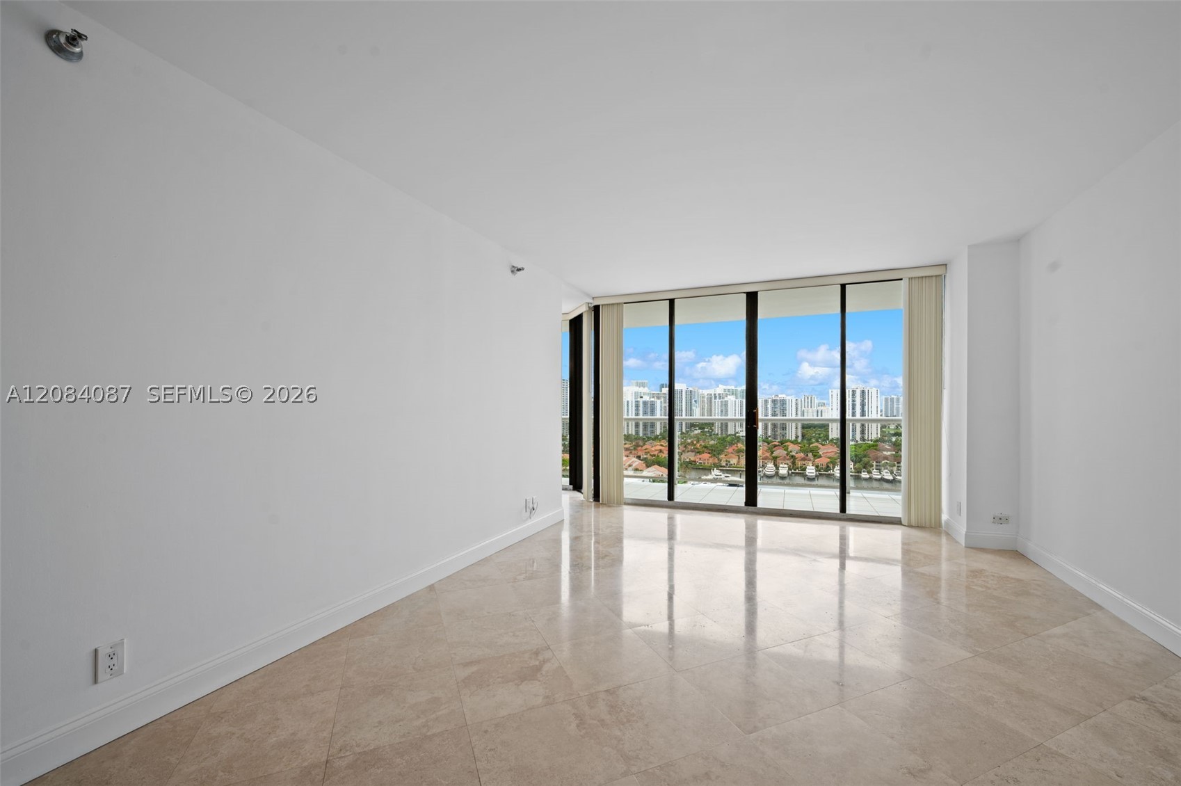 3640 Yacht Club #1807, Aventura FL 33180