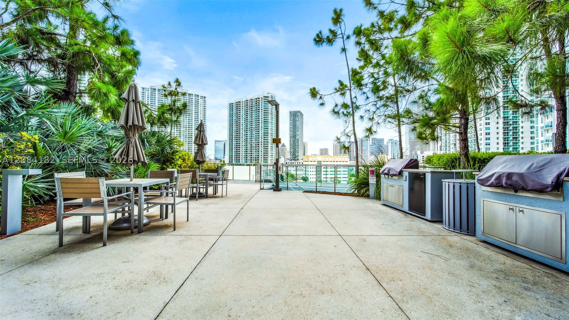68 SE 6th St #1605, Miami FL 33131