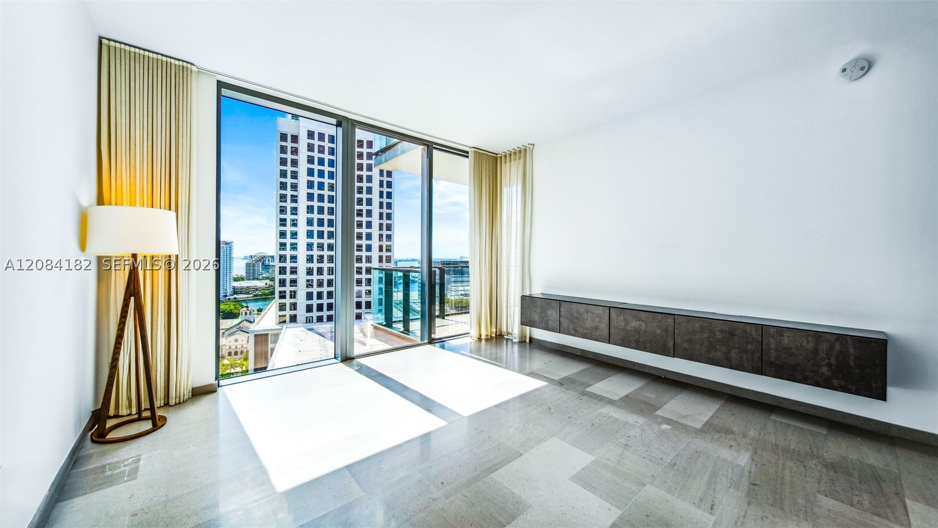68 SE 6th St #1605, Miami FL 33131