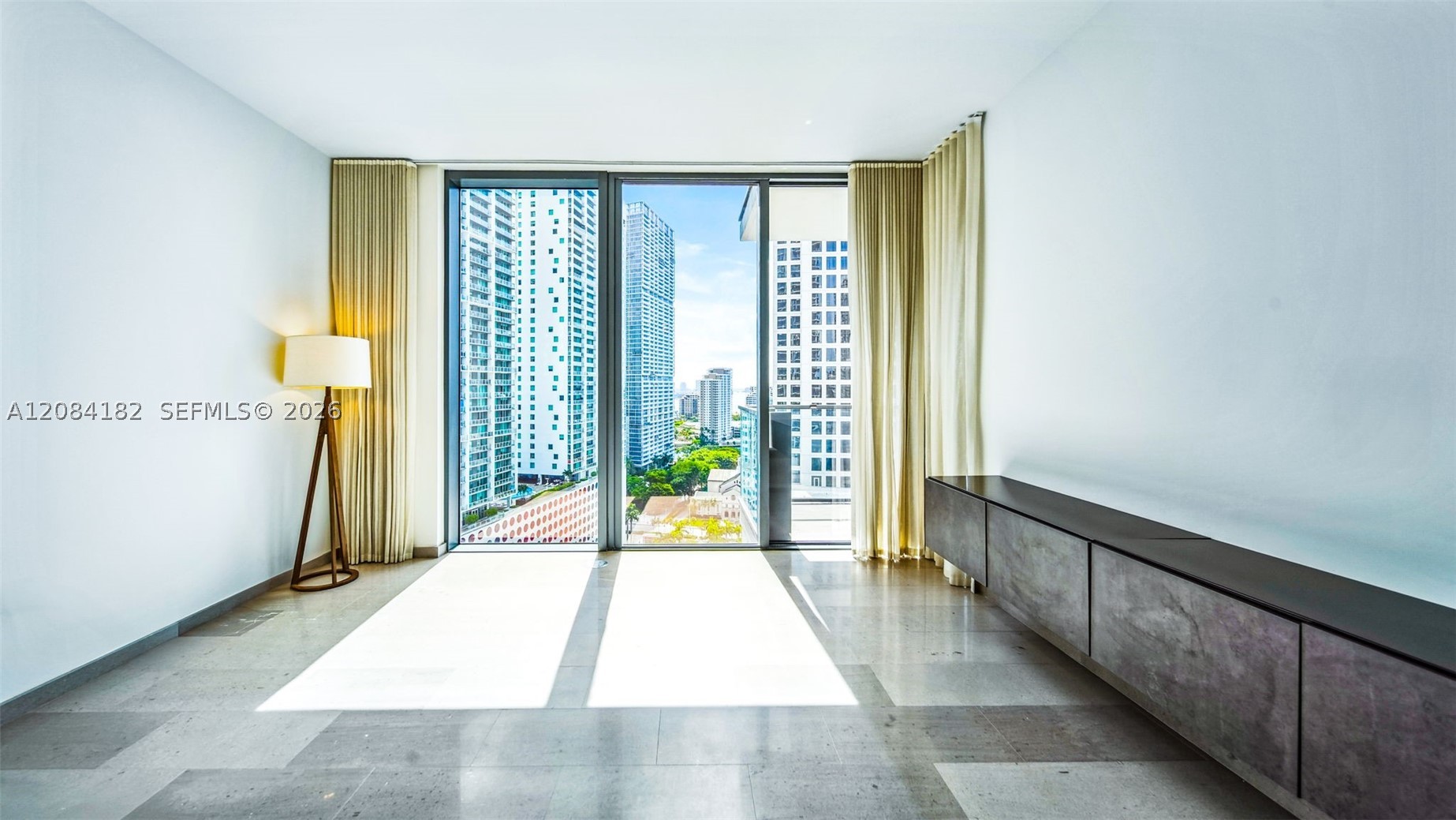 68 SE 6th St #1605, Miami FL 33131