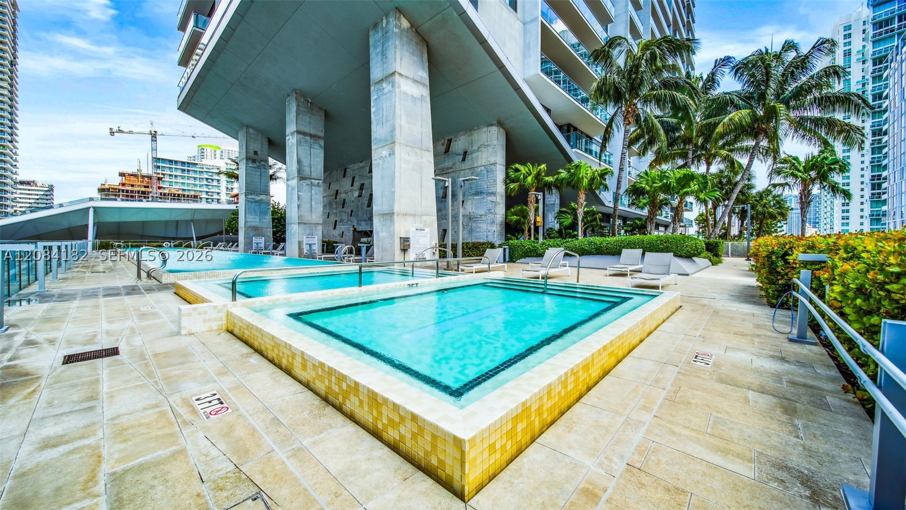 68 SE 6th St #1605, Miami FL 33131