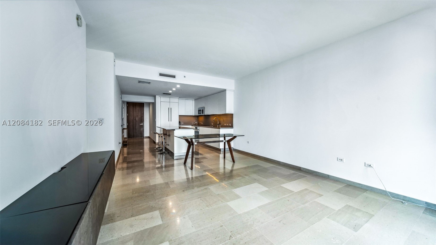 68 SE 6th St #1605, Miami FL 33131