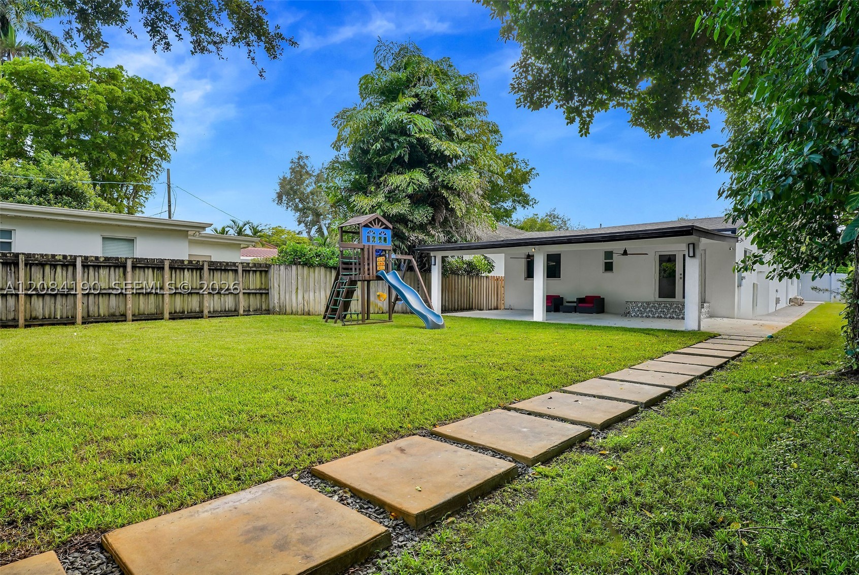 533 Mokena Dr, Miami Springs FL 33166