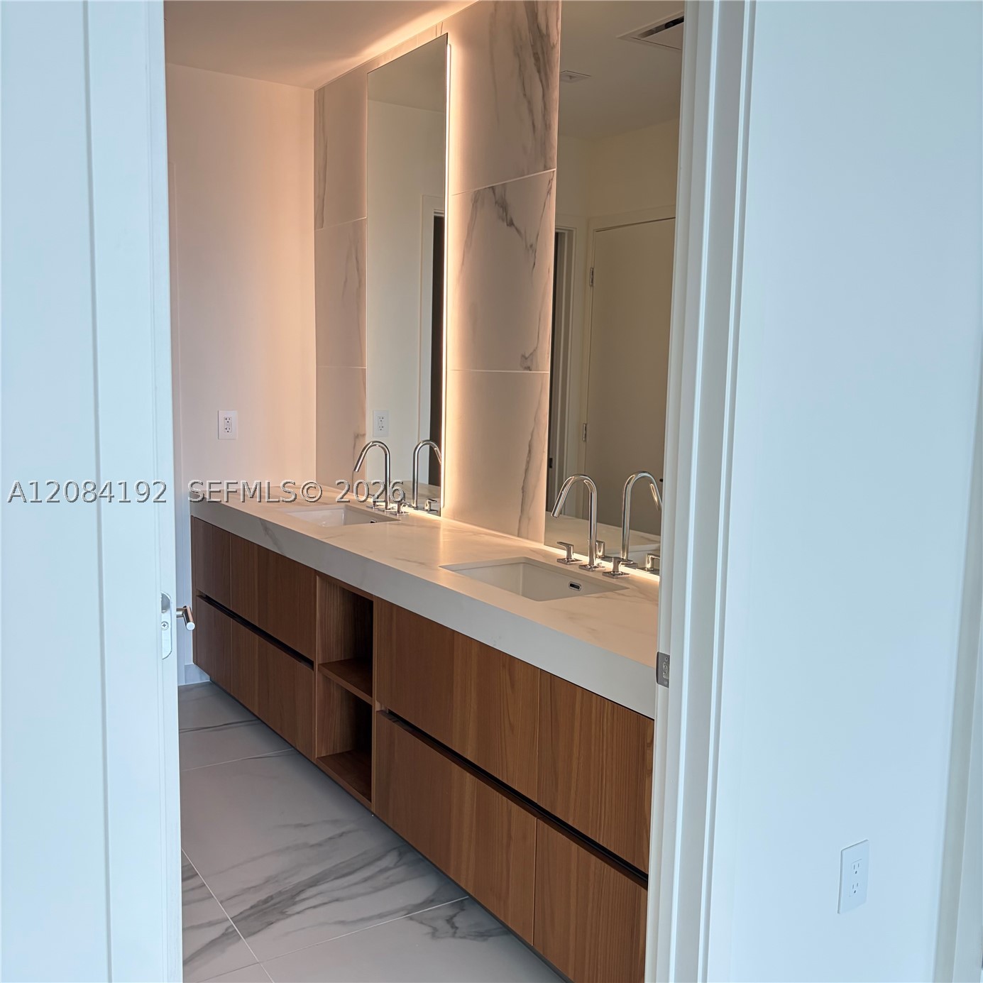 1400 Biscayne Blvd #2003, Miami FL 33132