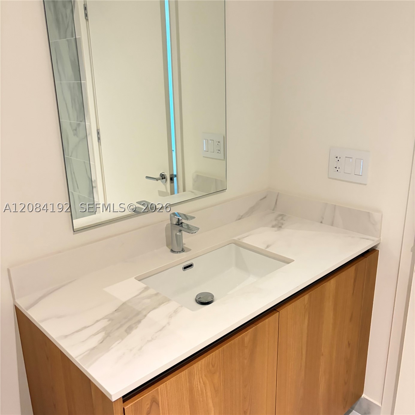 1400 Biscayne Blvd #2003, Miami FL 33132