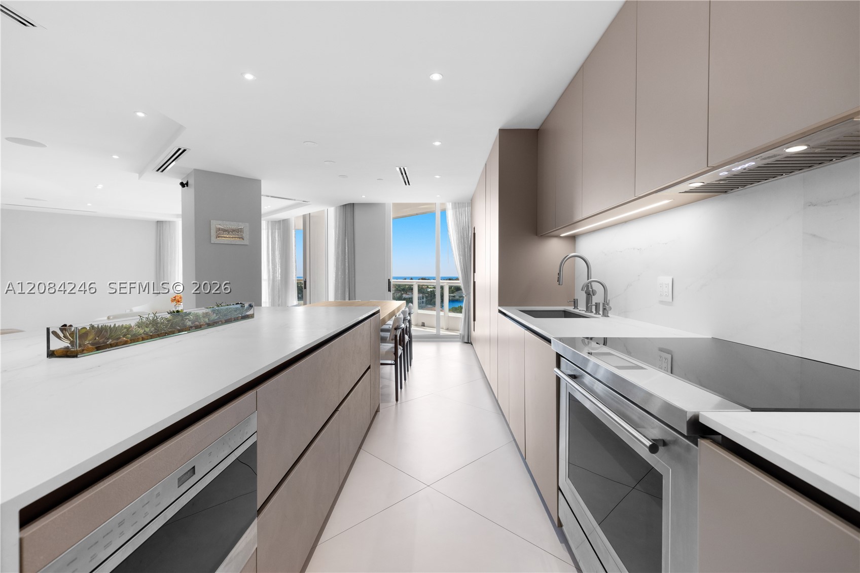 21050 Point Pl #902, Aventura FL 33180