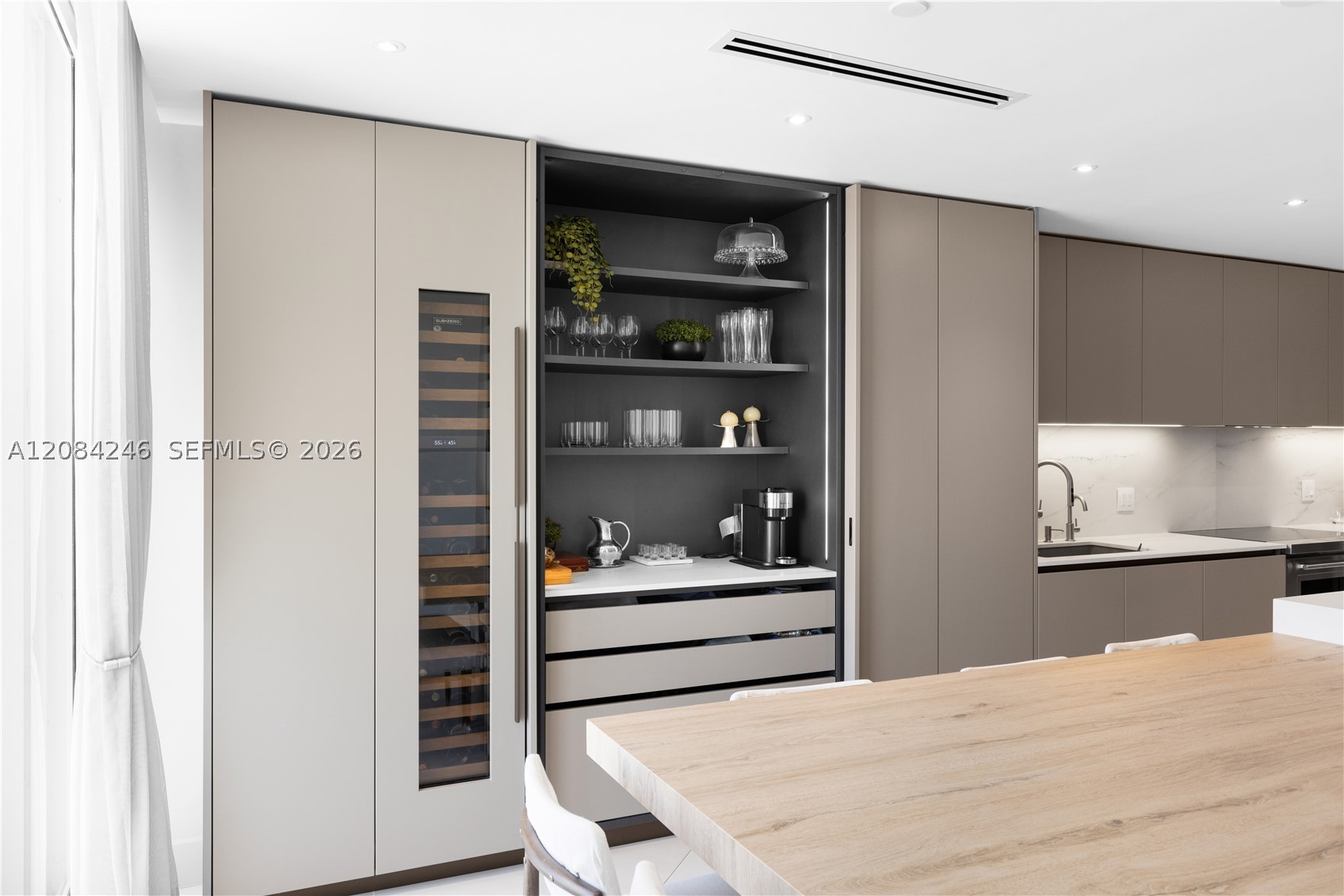 21050 Point Pl #902, Aventura FL 33180