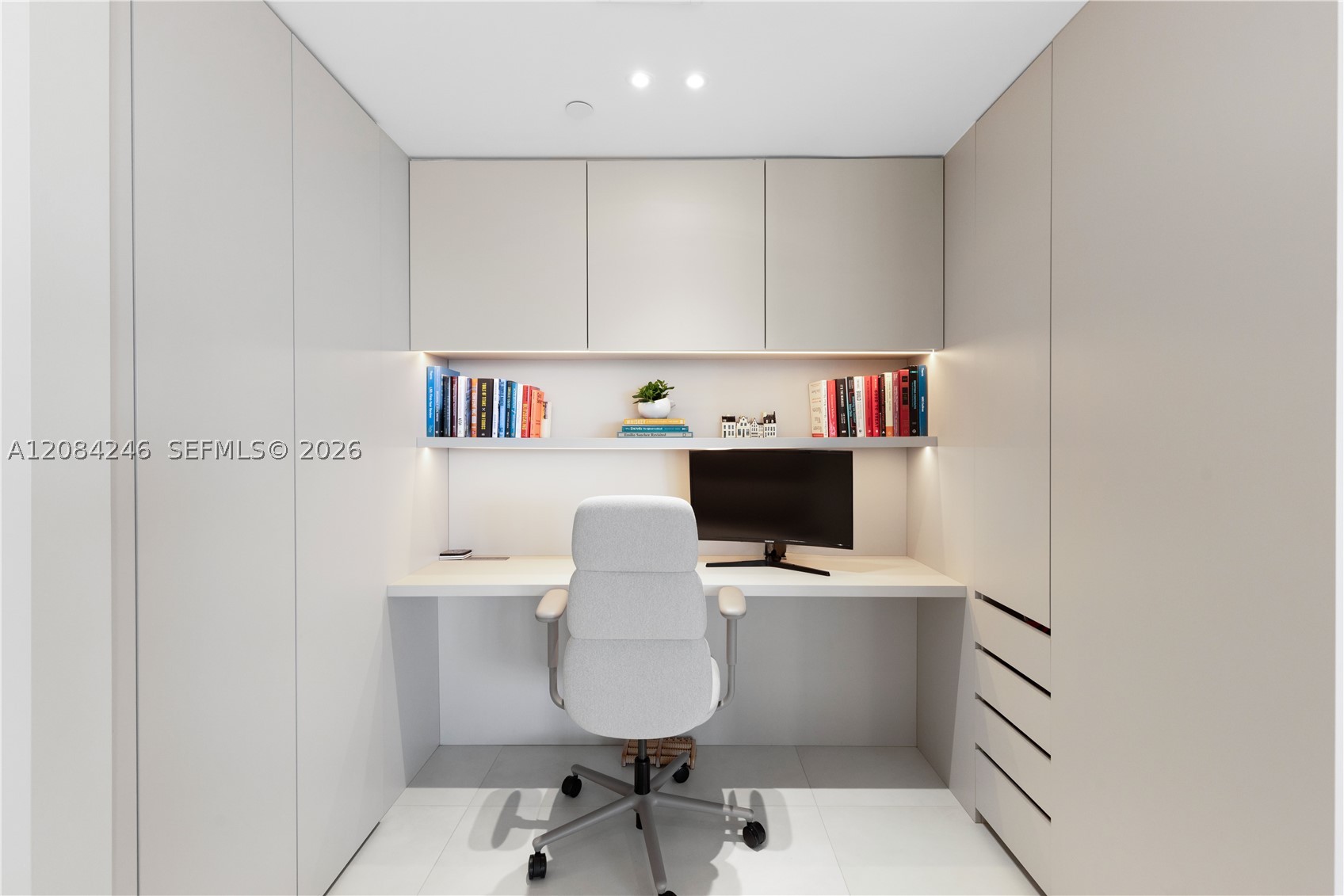 21050 Point Pl #902, Aventura FL 33180