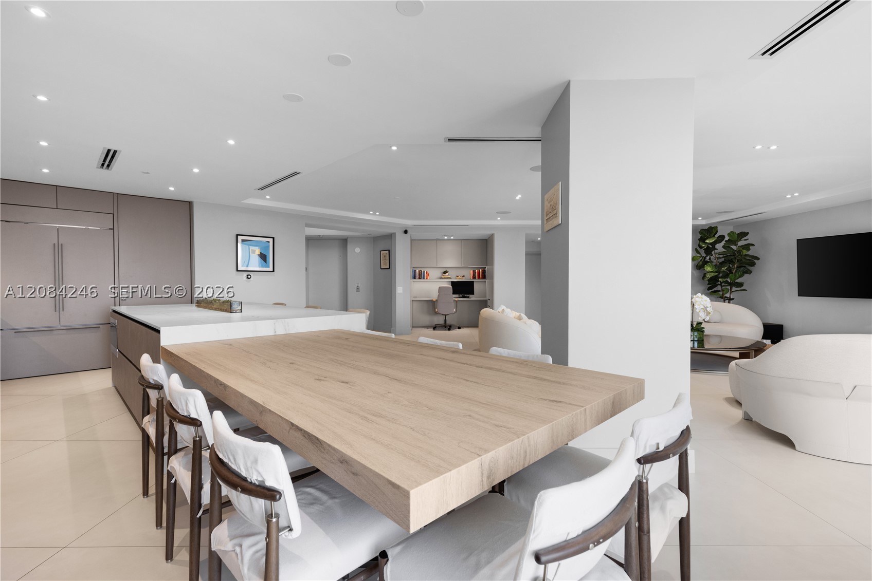 21050 Point Pl #902, Aventura FL 33180