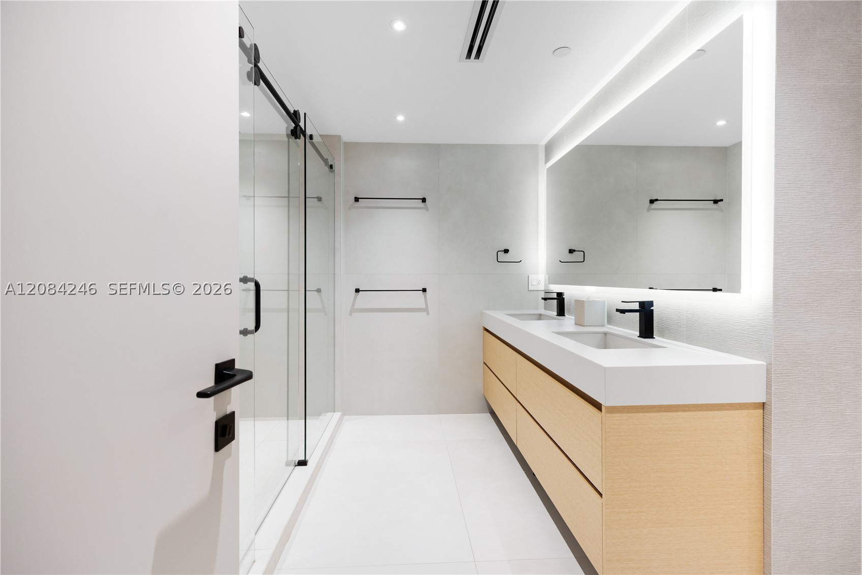 21050 Point Pl #902, Aventura FL 33180
