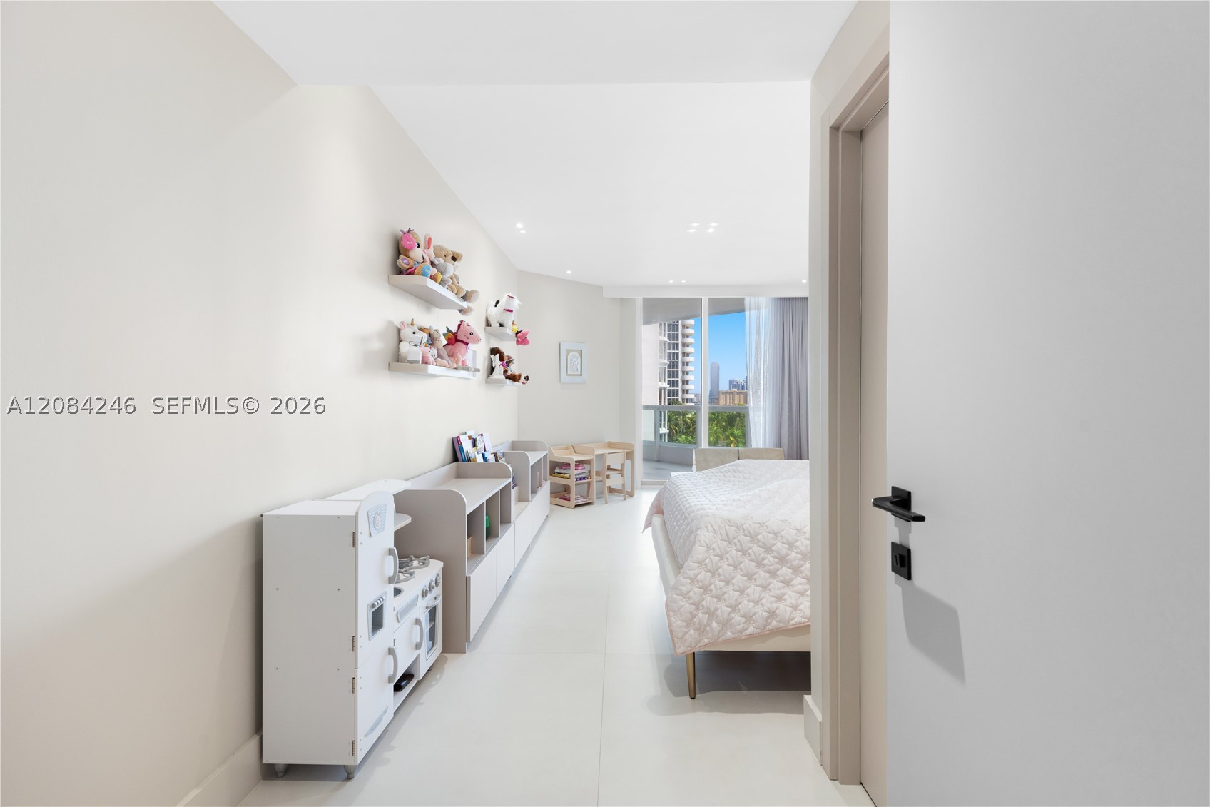 21050 Point Pl #902, Aventura FL 33180